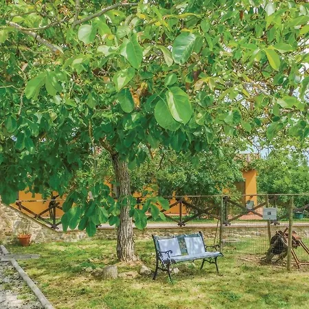 Seven Bedroom Holiday In Pietrafitta Hébergement de vacances *